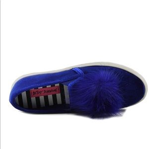 Betsey Johnson blue zappp flats faux fur